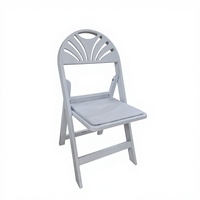 Chaise pliante en résine plastique blanche style Wimbledon avec dossier rembourré pour événements, mariages, hôtels – Design moderne, facile à transporter
