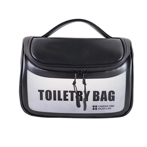 Bolsa de Cosméticos de Viaje Personalizada con Logotipo, Diseño de Letras a la Moda, Cierre de Cremallera, Impermeable, de Cuero PU Negro Suave para Hombre - Product Image 3