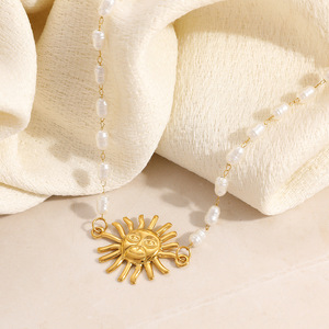 Collier de perles avec pendentif soleil plaqué or 18 carats, chaîne élégante pour clavicule, à porter au quotidien - Product Image 3