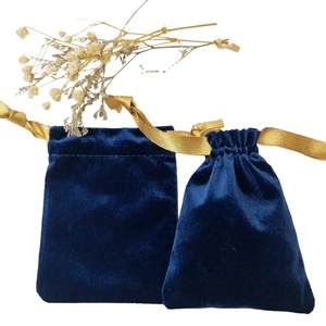 Sac cadeau en velours bleu marine avec cordon de serrage, fournisseur en gros de sacs cadeaux pour petites entreprises, bijoux, montres, lunettes, boucles d'oreilles, colliers, bagues - Product Image 1