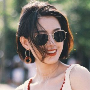 Lunettes de soleil tendance 2021 pour femmes, monture en métal classique, verres PC, protection UV400, petite monture, pour hommes et femmes - Product Image 1