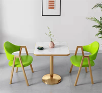 Ensemble table et chaises de salle à manger de l'usine de Foshan meubles commerciaux de restaurant en cuir massif en bois inoxydable sur mesure
