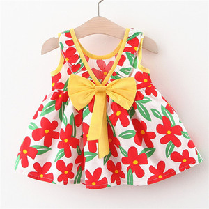 Precio al por mayor Vestido de verano para niñas con lazo, estampado completo, corto por delante y largo por detrás, con volantes, para niñas de las flores y bebés - Product Image 1