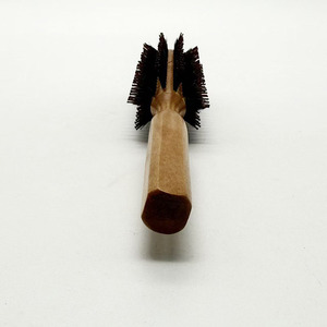 <span class=keywords><strong>Brosse</strong></span> à cheveux ronde en poils de sanglier pour le coiffage, le séchage <span class=keywords><strong>et</strong></span> le volume - Ajoute brillance <span class=keywords><strong>et</strong></span> lisité à tous les types de cheveux - Product Image 1