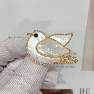 Cadeau de saint valentin belle broche oiseau broche décorative vraie perle coquille colombe broches accessoires de mode bijoux cadeau Hijab étiquette broches