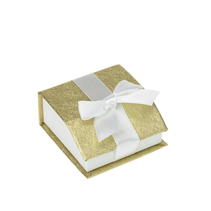Caja de Regalo Rígida Pequeña Dorada Brillante de Materiales Reciclados al por Mayor con Relieve, Laminación Mate y Recubrimiento UV, Cierre Magnético - Product Image 4