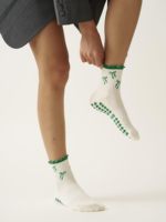 Fabricant OEM de chaussettes de Pilates personnalisées, chaussettes de yoga à logo jacquard avec nœuds, chaussettes antidérapantes pour studio de Pilates, chaussettes pour femmes