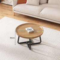 Table basse relevable moderne couleur noyer avec hauteur réglable, structure en fer pliable et plateau en bois, mobilier de salon