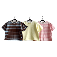 Zachte gebreide gestreepte kinderset van 2 delen, oversized baby T-shirt met lage schouderlijn en korte broek, zomerse casual outfit voor jongens en meisjes