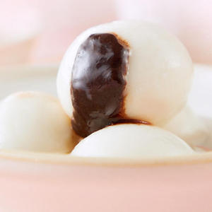 Venta al por Mayor de Tangyuan Rellenos de Chocolate, Bolas de Arroz Glutinoso Congeladas, Postre Tradicional Chino - Product Image 1