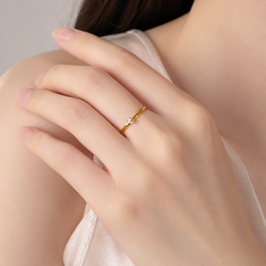 Anillo Solitario Clásico de Acero Inoxidable con Circonita Cúbica, Chapado al Vacío en Oro de 14K, Joyería Minimalista Delgada - Product Image 5