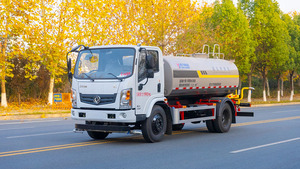 Camion arroseur Dongfeng 4X2 de Chine, 9 tonnes, pour l'arrosage des routes, la lutte contre la poussière et l'entretien des jardins - Product Image 2