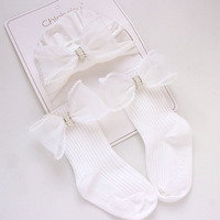 Adorable Coffret Cadeau Bandeau Pleine Lune Bébé Nouveau-né avec Chaussettes Antidérapantes en Coton et Bandeau Nœud Papillon