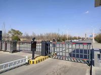 Barrière de chantier intelligente robuste avec moteur sans balais, contrôle d'accès IC/RFID, protection IP54, bras droit 6M pour le fret