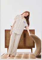 Ensemble de pyjama rayé en modal Lenzing rafraîchissant pour l'été, haut à manches courtes et pantalon long doux, avec logo frontal, vêtements de détente pour couples