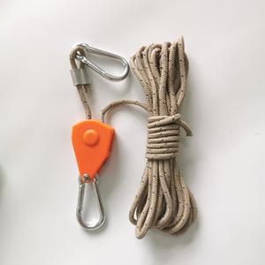 Cintre à <span class=keywords><strong>corde</strong></span> de suspension à cliquet <span class=keywords><strong>avec</strong></span> <span class=keywords><strong>mousqueton</strong></span> Engrenages internes en métal <span class=keywords><strong>Corde</strong></span> à vent renforcée Cintres de lumière de croissance pour le camping et la randonnée - Product Image 5