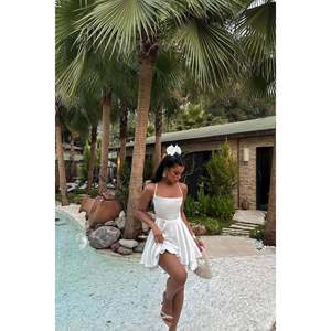 Vestido de Satén Blanco Anabel para Fiesta Formal, Talla XL, Logotipo Personalizado, Alta Viscosidad, Cuello Halter, Cuello Cuadrado, Largo hasta el Suelo, ODM para Club o Día a Día - Product Image 2