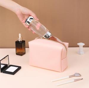 Sac de toilette portable résistant à l'eau en cuir PU avec logo personnalisé, petite pochette cosmétique à fermeture éclair pour femmes et filles - Product Image 1