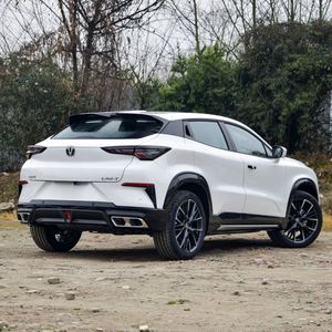 YT Auto Changan UNI-T SUV Luxe Électrique Essence Noir Manuel Volant à Gauche Émissions Euro VI Pneu R18 Boîte Automatique Voitures Neuves et d'<span class=keywords><strong>Occasion</strong></span> - Product Image 3