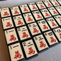 Tuiles de Mahjong Américaines Vintage Noires et Blanches de Luxe, Ensemble de 160 Tuiles, Collection Designer Rétro en Acrylique Premium pour Collectionneurs