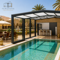 Véranda en aluminium rétractable avec toit coulissant, imperméable et dotée de grands panneaux de verre pour piscines