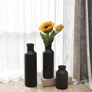 Juego de Jarrones de Cerámica Negro Mate, Modernos, Minimalistas, Hechos a Mano, para Flores, Decoración Neutral para Sala de Estar y Entrada - Product Image 3