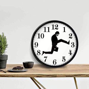 Britse Komedie Geïnspireerde Bediening Van Gekke Wandeling Wandklok Komiek Home Decor Nieuwigheid Muur Horloge Grappig Lopende Stille Klok - Product Image 3