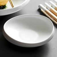Service de vaisselle en céramique blanche créative de luxe petites assiettes à salade pour petit-déjeuner et restaurant assiettes en argile de luxe en grès Lotus