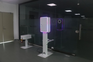 ตู้ถ่ายรูปงานอีเว้นท์แบบสี่เหลี่ยม พร้อมแท่นวางเซลฟี่ <span class=keywords><strong>Surface</strong></span> <span class=keywords><strong>Pro</strong></span> DSLR  พร้อมไฟ RGB และชั้นวางเครื่องพิมพ์ สำหรับงานแต่งงานและงานปาร์ตี้ - Product Image 5