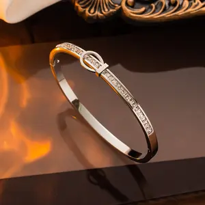 Produsen grosir versi gelang baja titanium Cinta gesper berlian tidak pudar perhiasan gelang baja tahan karat