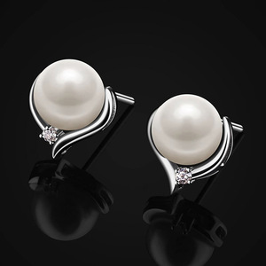 Orecchini a perno semplici effetto perla da donna, eleganti per l'uso quotidiano, gioielli alla moda per le orecchie - Product Image 1