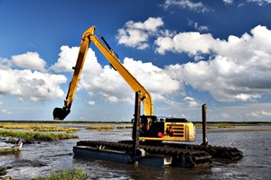 Excavatrice amphibie utilisée pour le dragage - Product Image 2