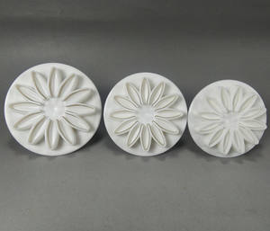 Coupe-gâteau à ressort avec ensemble de découpoirs à biscuits en plastique pour décorations et gaufrage direct, produit de cuisine - Product Image 3