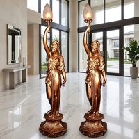 Lampe torche en bronze représentant une silhouette féminine exquise - Centre de table luxueux et fonctionnel avec piédestal orné, sculpture de jardin en bronze