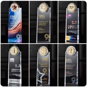 Trophée en cristal personnalisé Xinuo Crystal Crafts, médaille haut de gamme pour récompenses de réunions annuelles, team building, reconnaissance des employés, souvenirs. - Product Image 4