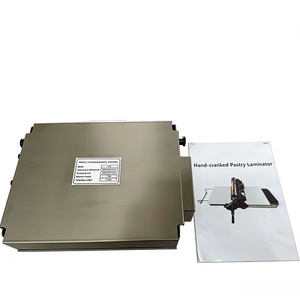 Laminoir à pâte <span class=keywords><strong>manuel</strong></span> pour boulangerie, dérouleur de pâte à pâtisserie à commande manuelle - Product Image 1