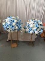 Boule de fleurs artificielles bleues lys et roses de 65 cm, centre de table de mariage