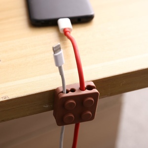 제조업체 새로운 핫 셀러 블록 4 채널 케이블 클립 책상 깔끔함 접착 TPR 스퀘어 홈 액세서리 케이블 정리함 - Product Image 2