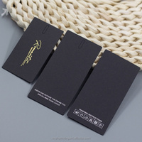 Étiquette personnalisée en papier noir texturé épais avec gaufrage à chaud doré pour boutiques de vêtements haut de gamme pour femmes