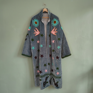 Abrigo largo de terciopelo gris azulado para mujer al por mayor, bordado a mano con Sagrado Corazón y Ojo Turco, estilo LOVE, vintage, para invierno, chaqueta bohemia - Product Image 1