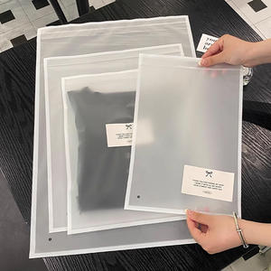 ถุงพลาสติกขัดเงาสำหรับบรรจุภัณฑ์เสื้อผ้าสตรีจากร้านเสื้อผ้าระดับไฮเอนด์ - Product Image 2