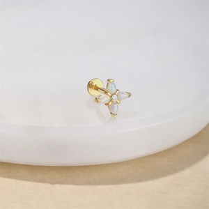 Piercing de Plata de Ley S925 de 16G con Ópalo Geométrico en Forma de Lágrima y Circonita 5A, con Parte Trasera Plana y Diseño de Flor - Product Image 3