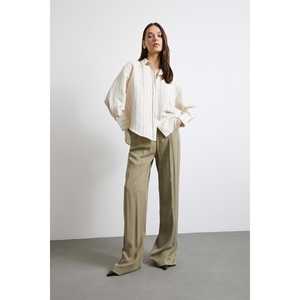 เสื้อเชิ้ตผ้าโมดอลลายทางตัดกัน เสื้อเชิ้ตผู้หญิงติดกระดุม ผ้าป๊อปลินลำลองสำหรับทุกวัน สีกากี - Product Image 3