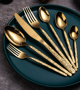 Set di <span class=keywords><strong>posate</strong></span> <span class=keywords><strong>dorate</strong></span> in acciaio inossidabile 18/10 con logo di lusso lucidato a specchio in oro per matrimonio - Product Image 2
