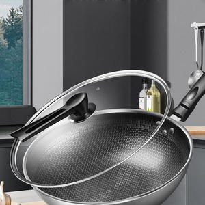 Louche en acier inoxydable pour la cuisine, avec long manche et design durable, idéale pour servir la soupe et préparer les aliments - Product Image 5