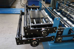 Petit pain trapézoïdal automatique de haute qualité de double couche de feuille de toiture formant la <span class=keywords><strong>machine</strong></span> pour la <span class=keywords><strong>machine</strong></span> de matériau de construction - Product Image 4