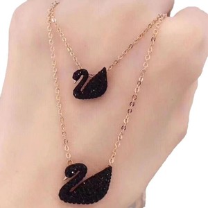 Collar de Cisne de Alta Gama para Mujer, con Elemento de Corazón Latido en Degradado Negro y Blanco, Aleación de Cristal y Forma de Animal de Bambú - Product Image 5