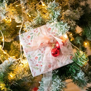 Papel de Regalo con Diseño Floral de Bayas de Temporada, Rollo de Papel de Arte con Revestimiento de PE de una Cara, Ecológico y Reciclable - Product Image 5