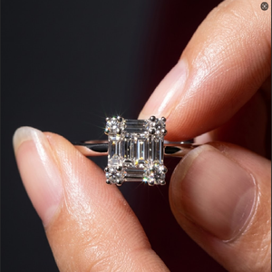 Bagues de mariage en or blanc 18 carats pour femmes, serties de diamants de haute qualité en grappe de petites baguettes pavées, 10x0.28CT, prix usine Chine - Product Image 3