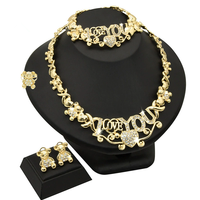 Ensemble de bijoux de mariée indienne de Dubaï : Ensemble 4 pièces en or 18 carats avec diamants en forme de cœur (collier, boucles d'oreilles, bague)